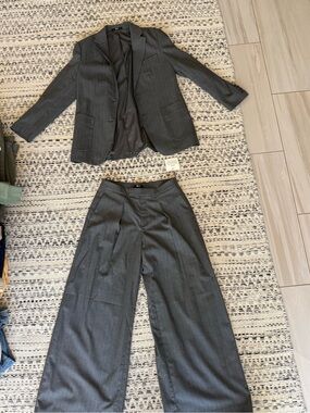 Uniqlo C Women’s Gray Pinstripe Blazer & Wide-Leg Trousers Set NWT